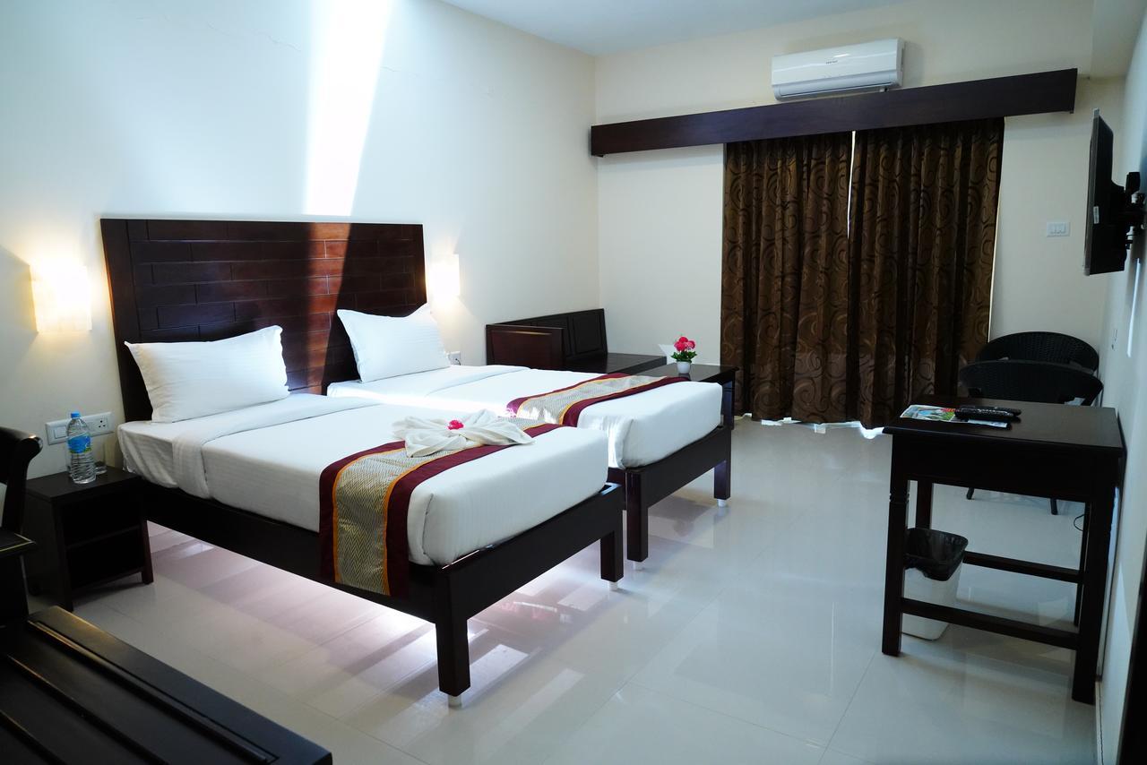 Five Falls Resort Kuttālam 외부 사진