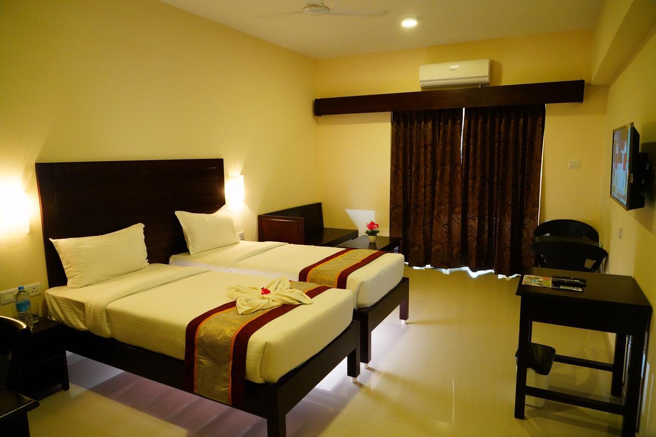 Five Falls Resort Kuttālam 외부 사진