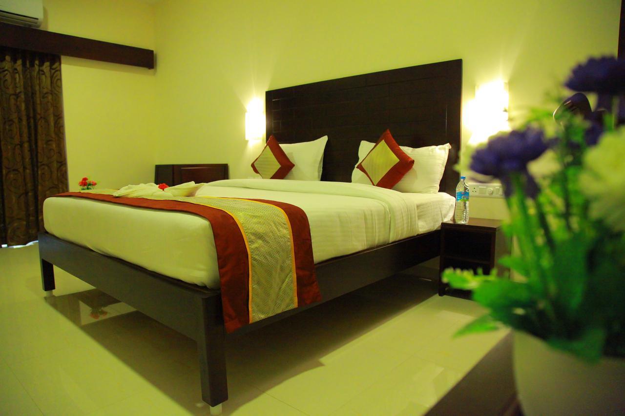 Five Falls Resort Kuttālam 외부 사진