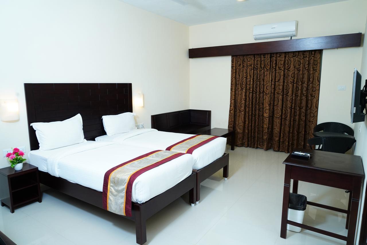 Five Falls Resort Kuttālam 외부 사진