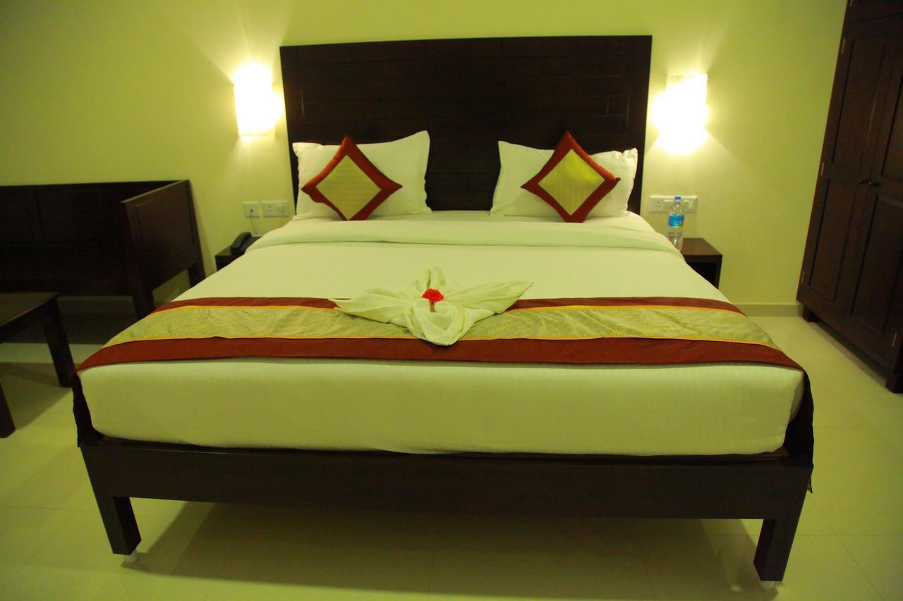 Five Falls Resort Kuttālam 외부 사진
