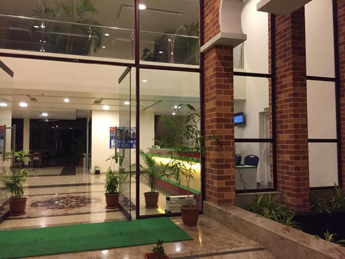 Five Falls Resort Kuttālam 외부 사진